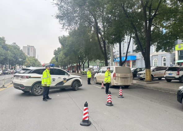 房县交警开展冬季突出违法行为专项整治行动