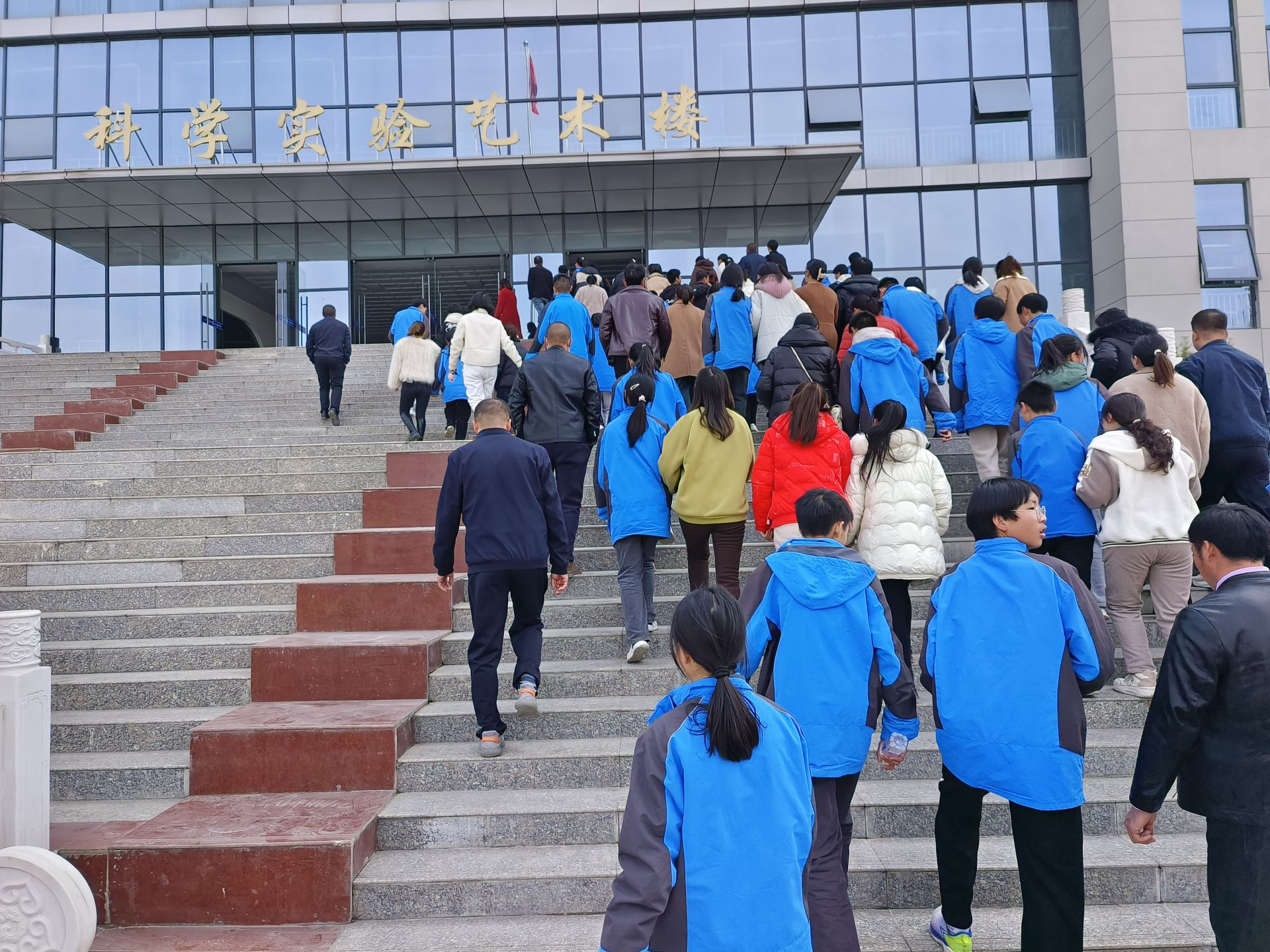 房县思源实验学校百日誓师燃斗志奋楫扬帆铸辉煌