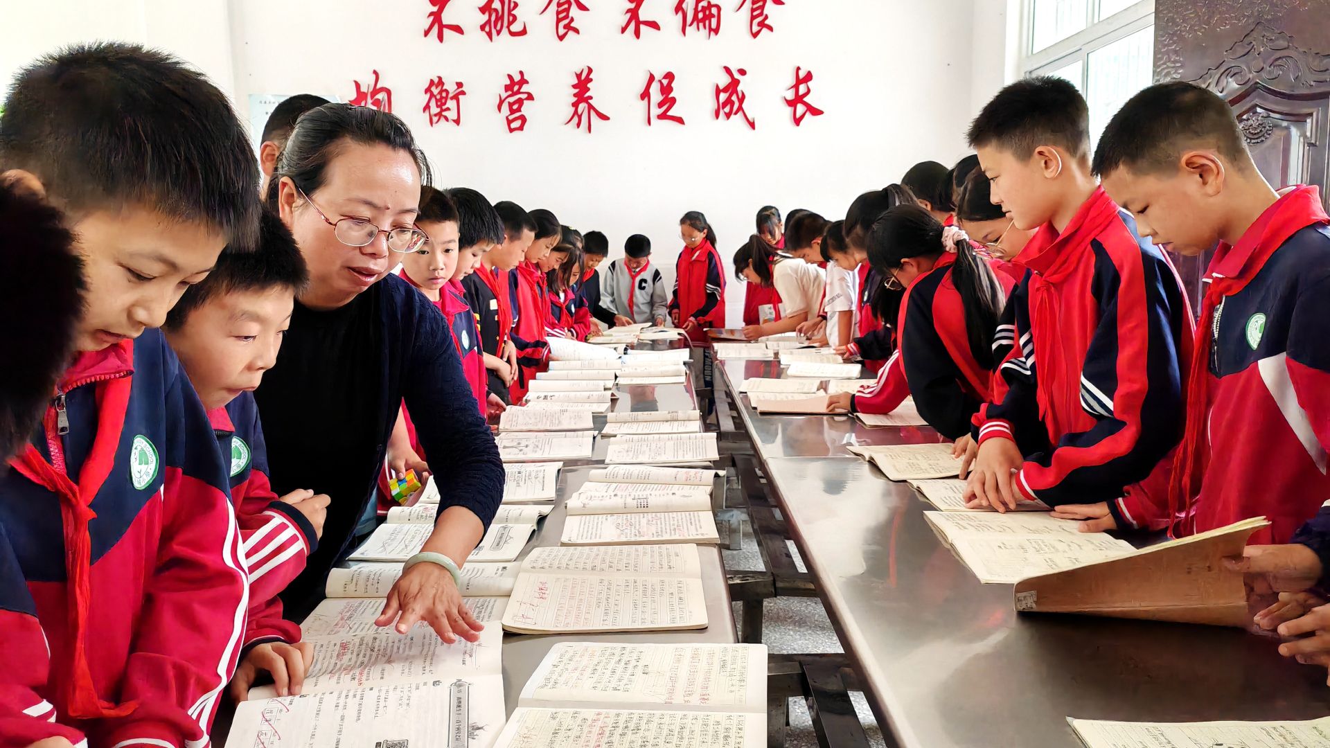 土城小学:作业展评亮风采  榜样示范促提高