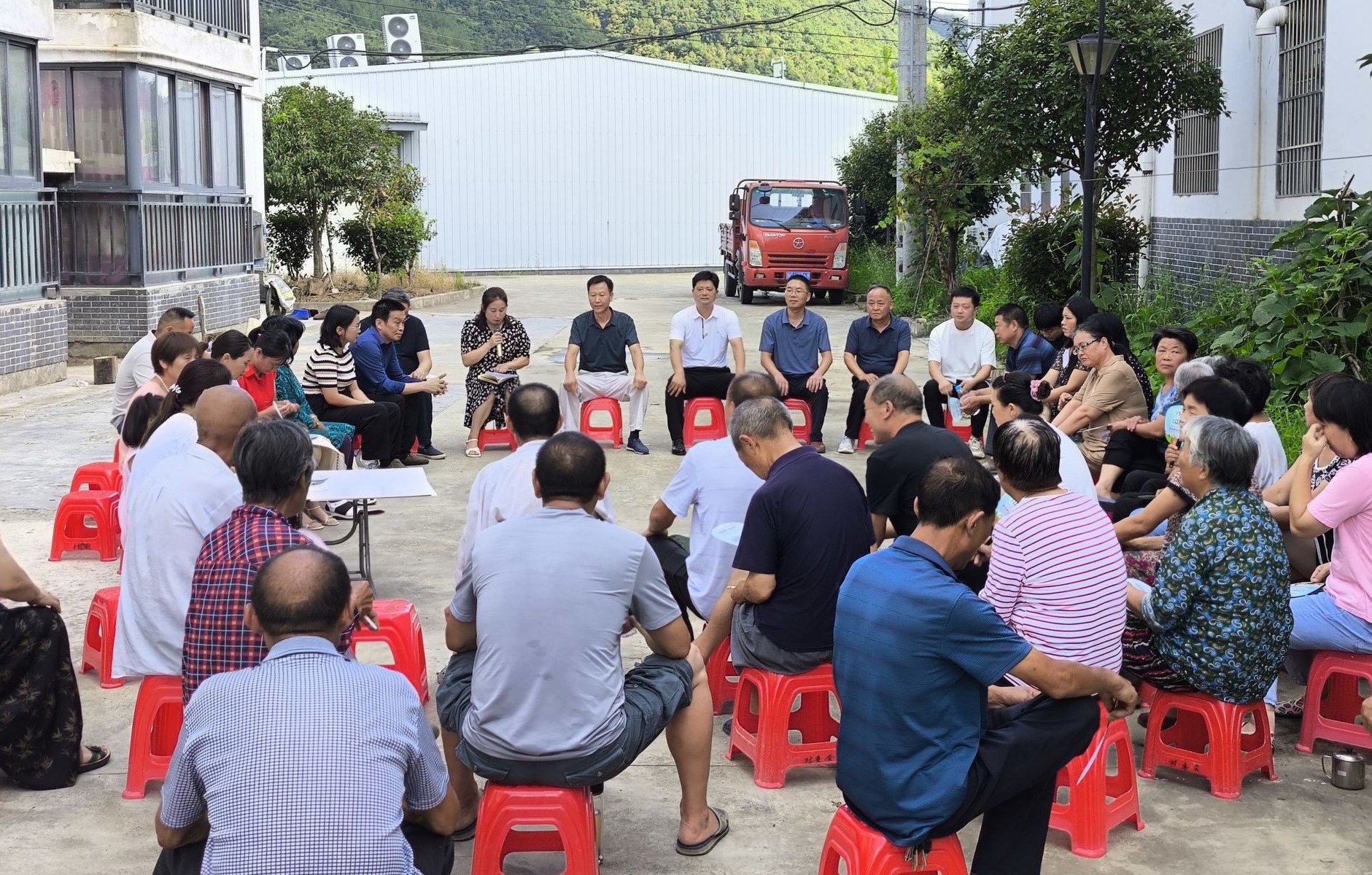 湖北房县:共同缔造我参与  自愿捐款我先行