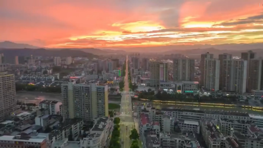 县委理论学习中心组开展第八次集中学习