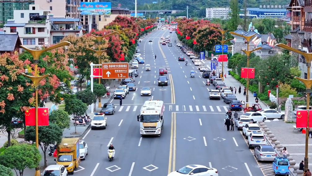 房县：栾树花开 秋色如画