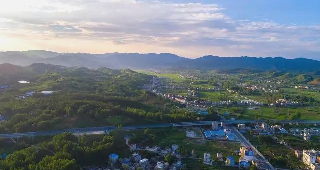 十五届县委常委会会议召开