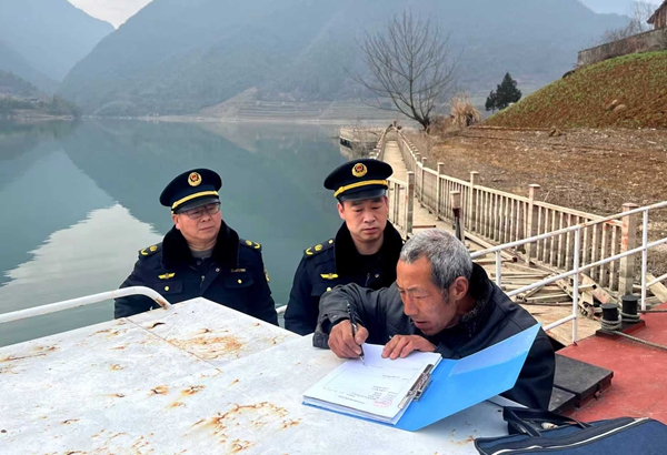 房县交通运输局：筑牢水上安全防线 护航平安春运路