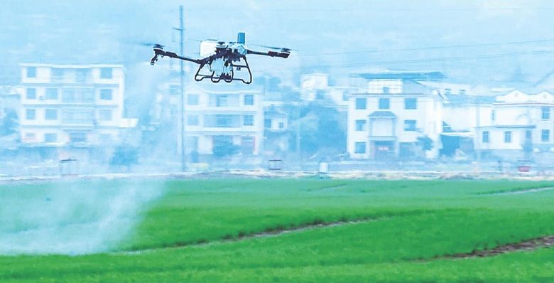 房县：无人机护航春耕