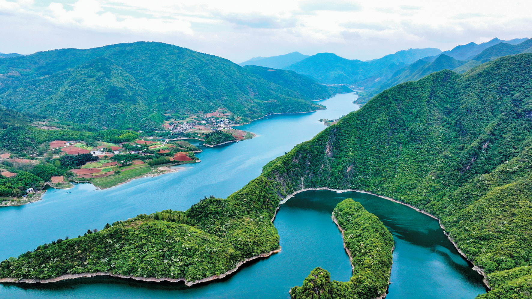 河畅水清 岸绿景美