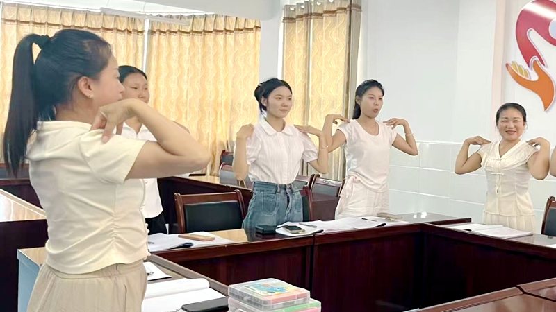 房县青峰镇中心幼儿园：趣守常规 乐享自由