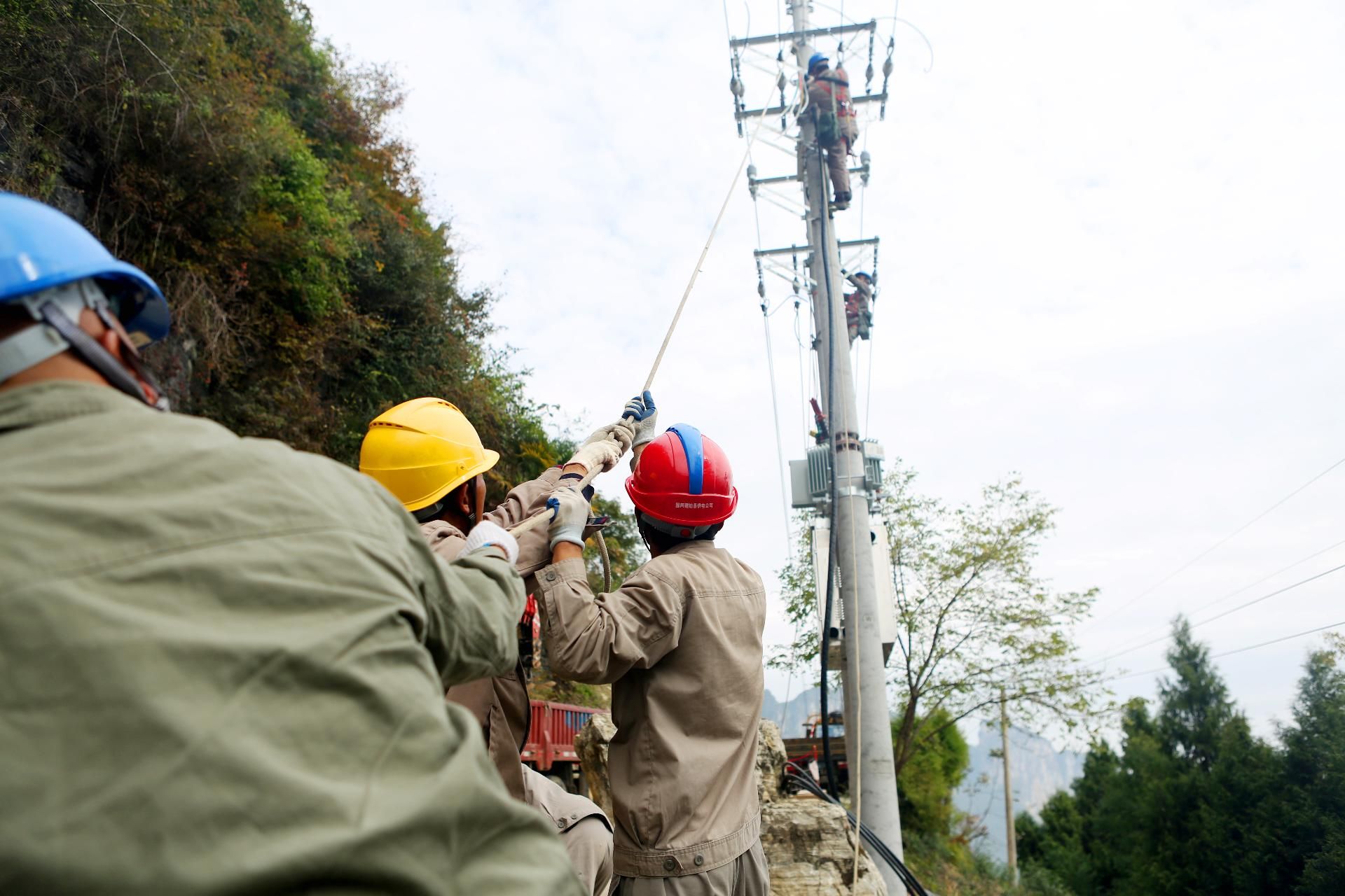 961公里,380伏及以下線路1.092公里,組立電杆共計34基.