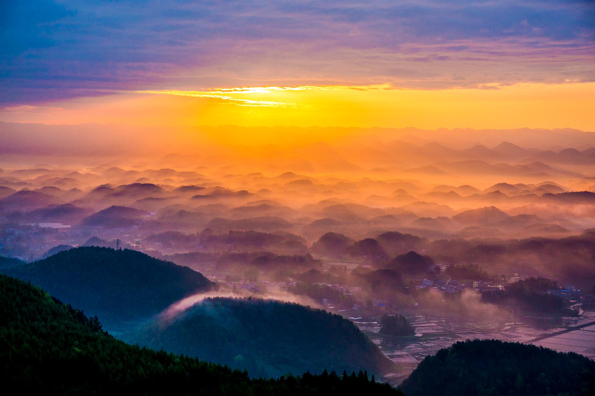 组图利川齐岳山下大美南坪