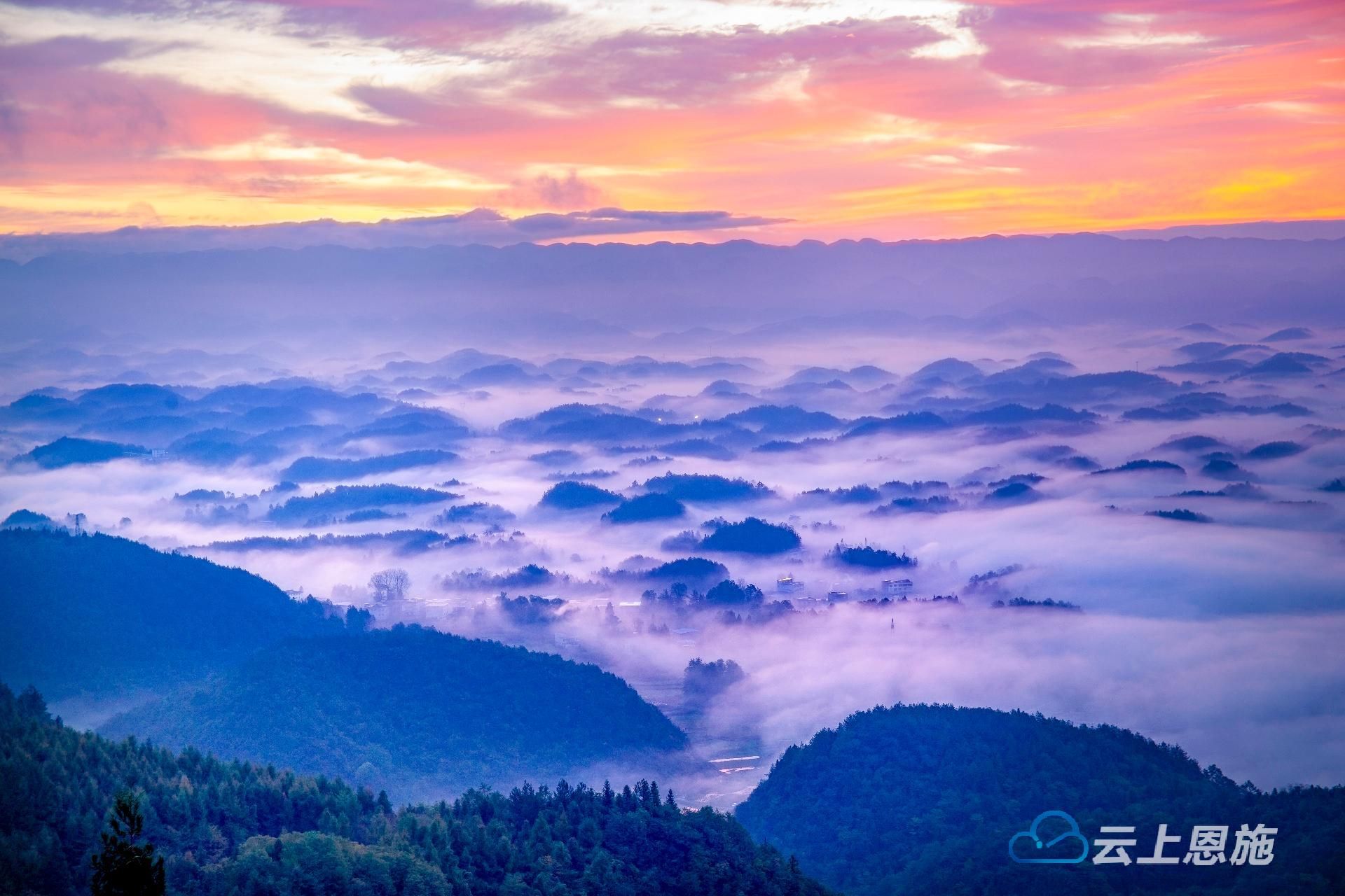 组图利川齐岳山下大美南坪