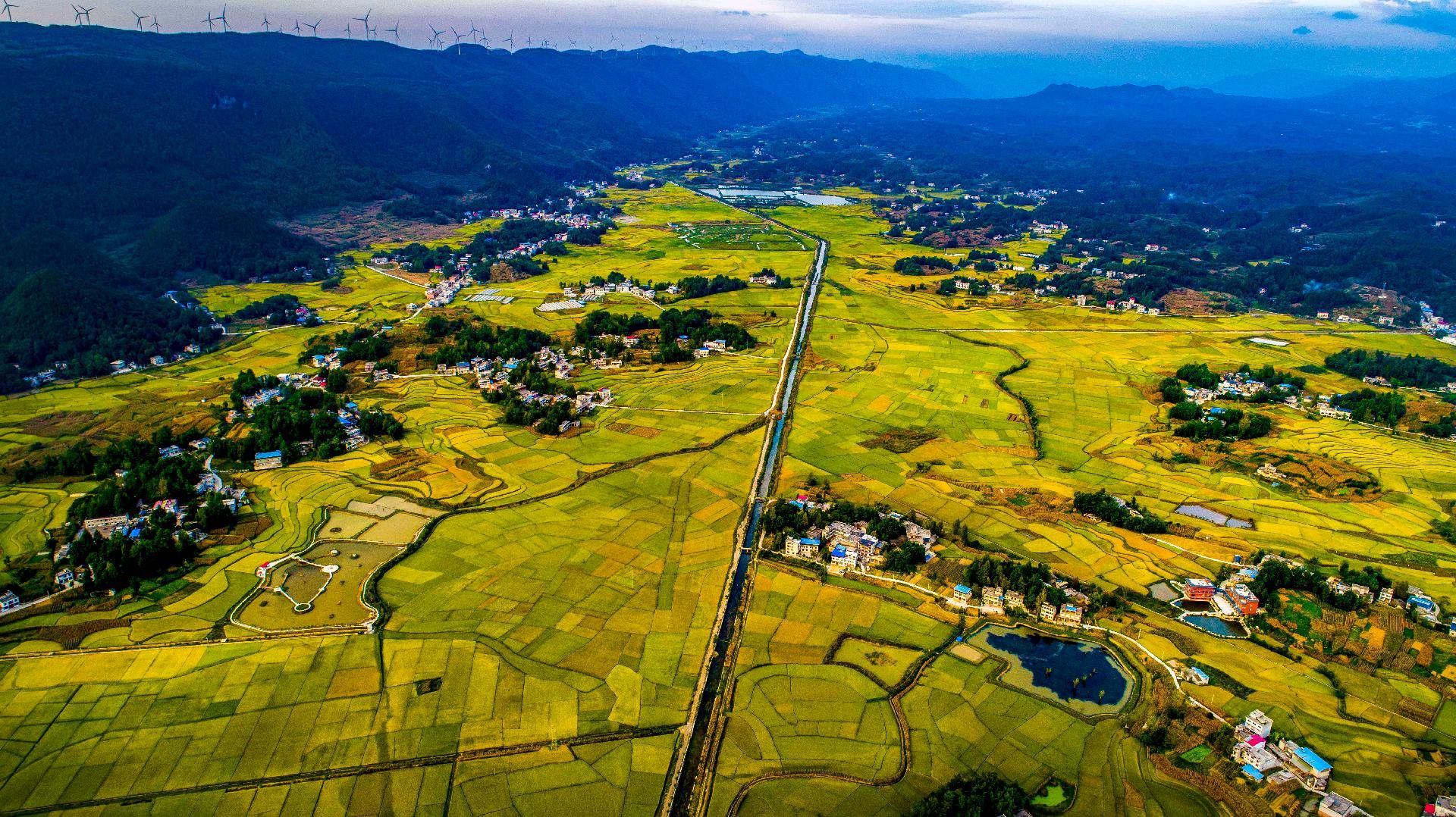 组图利川齐岳山下大美南坪