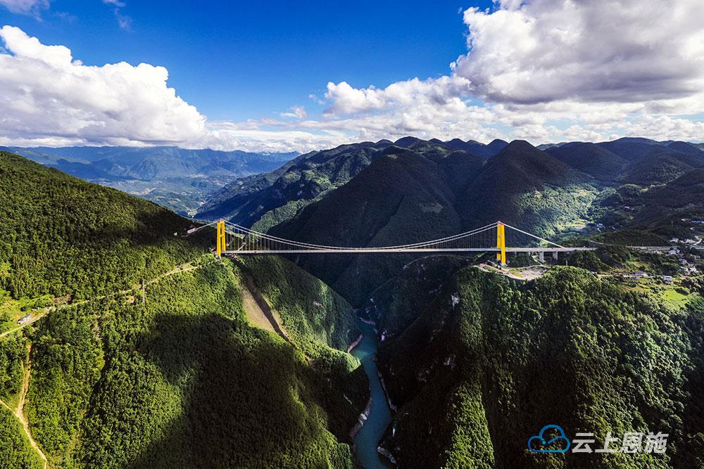 春光裡的四渡河大橋!_雲上恩施