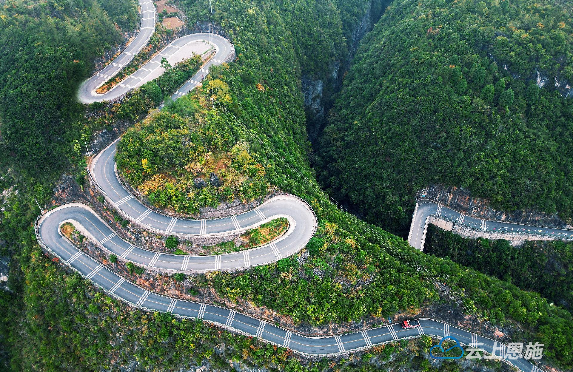 湖北鹤峰:美景藏进了盘山公路里