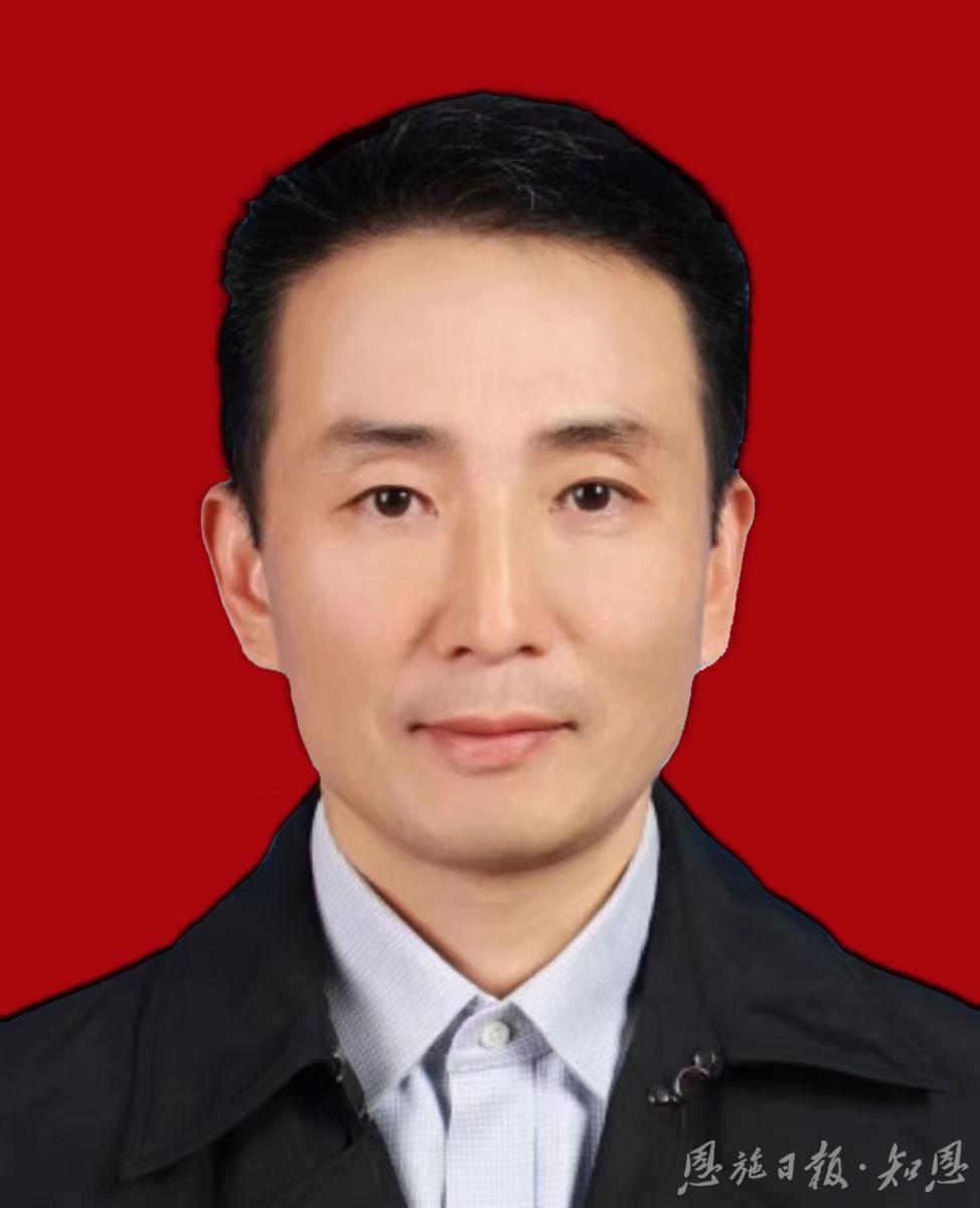 李明海,汉族,1970年出生,中共党员,恩施州公路管理局建设管理科长,正