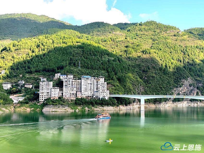 赏巴东胜景 品青山绿水风情