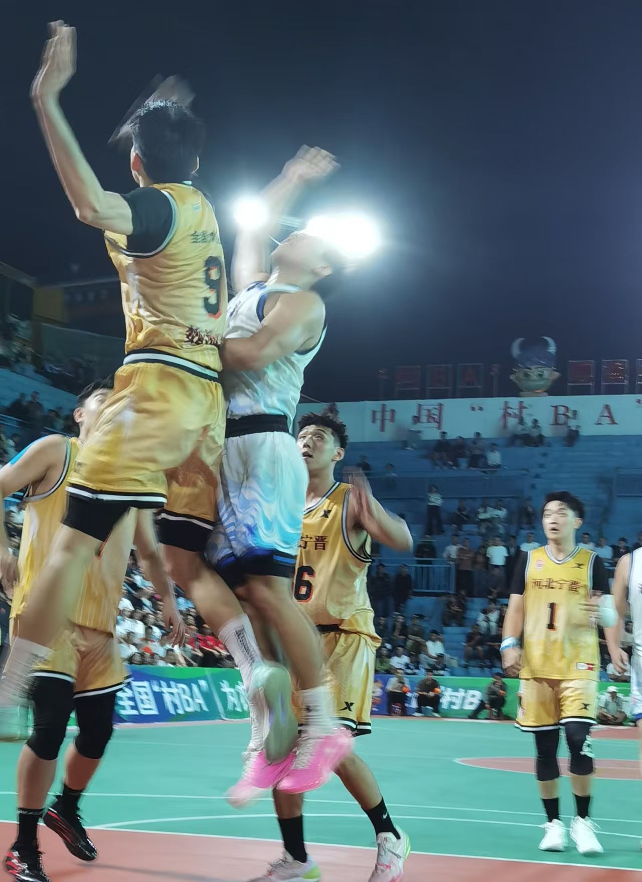 咸丰白茶队“小快灵”闪耀全国村BA 豪取5连胜杀入决赛