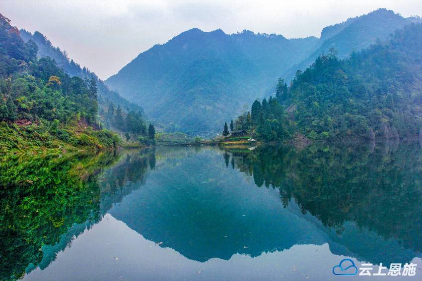 利川郁江源头的一滴“仙湖”，藏尽天地大美