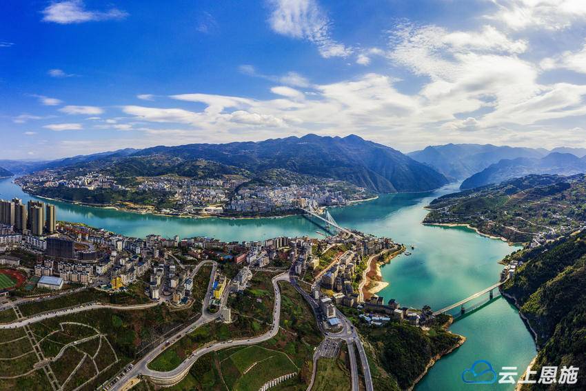 巴东：春日登高，饱览三峡风光