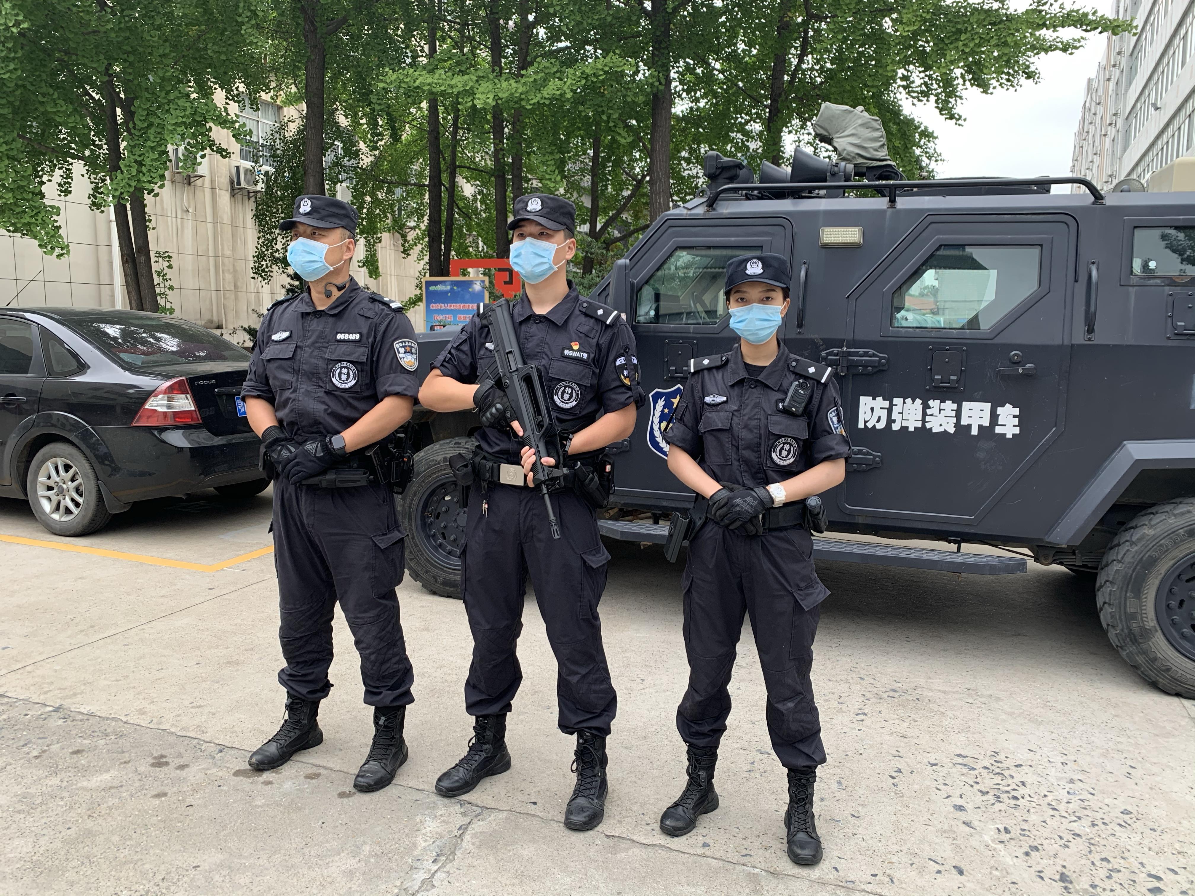 襄阳市公安局特警支队为2020年高考保驾护航