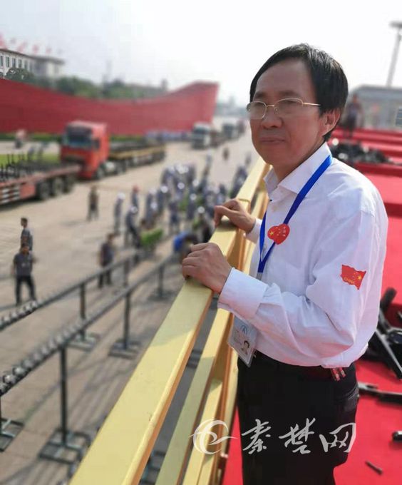 十堰人在现场建筑业优秀代表刘合炳能为阅兵出力很自豪