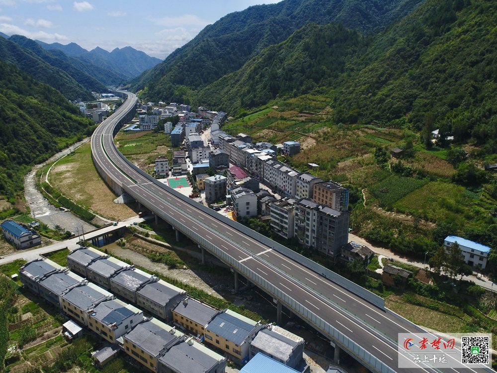 通了!十巫高速公路鲍溢段今日零时正式通车