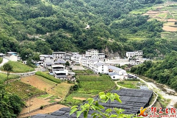 罗坡垭村的变迁昔日穷山坑今朝小康村