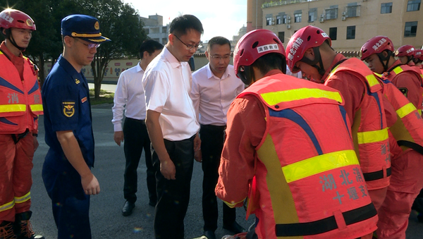 王兵检查督导国庆假期安全稳定工作时强调坚守安全底线确保平安稳定
