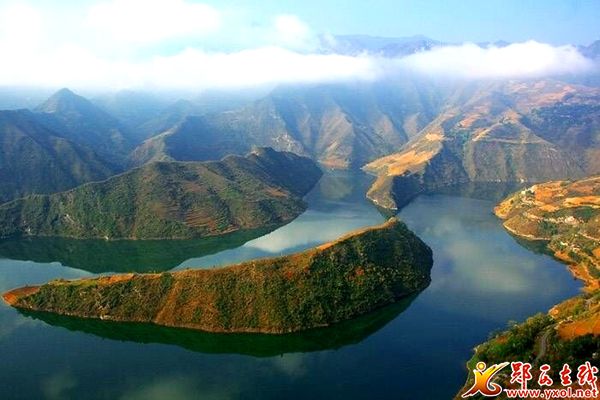 郧西六郎乡金钱湖畔游人醉