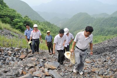 县绿松石资源管理局开展夏季矿山管护专项巡查