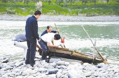 竹山公开审查两起非法捕捞水产品案件