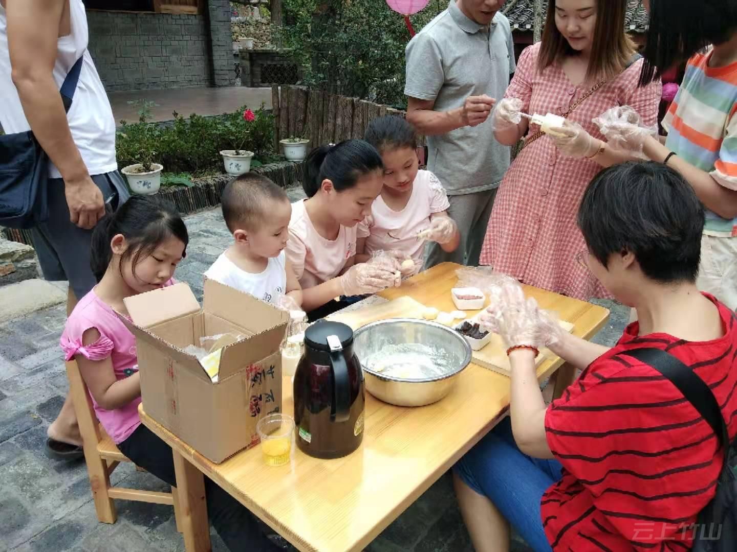 竹山太和梅花谷景區(qū)特色項目引游客