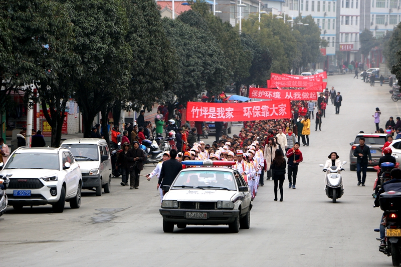 环境卫生集中整治 擦亮竹坪“美丽乡村”