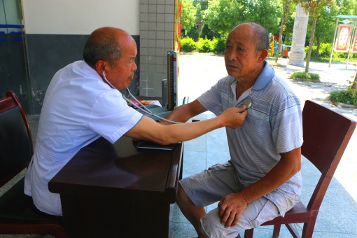 麻家渡镇：健康义诊解民忧