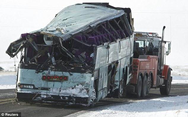 泰一旅游大巴发生车祸 17名中国游客受伤