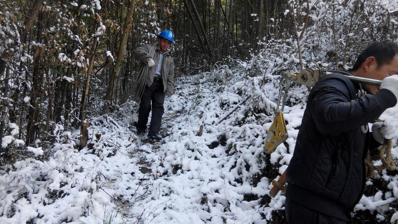 官渡供电所众志成城完成雪灾电力线路恢复