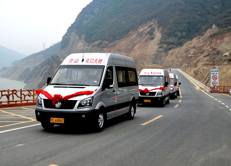 竹山环城公交和十竹路竹山段城乡公交同日开通