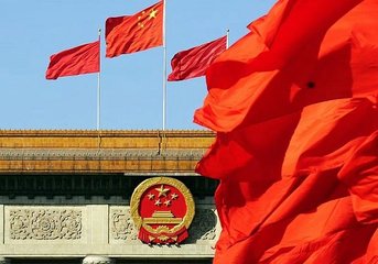 十三届全国人大一次会议举行第四次全体会议