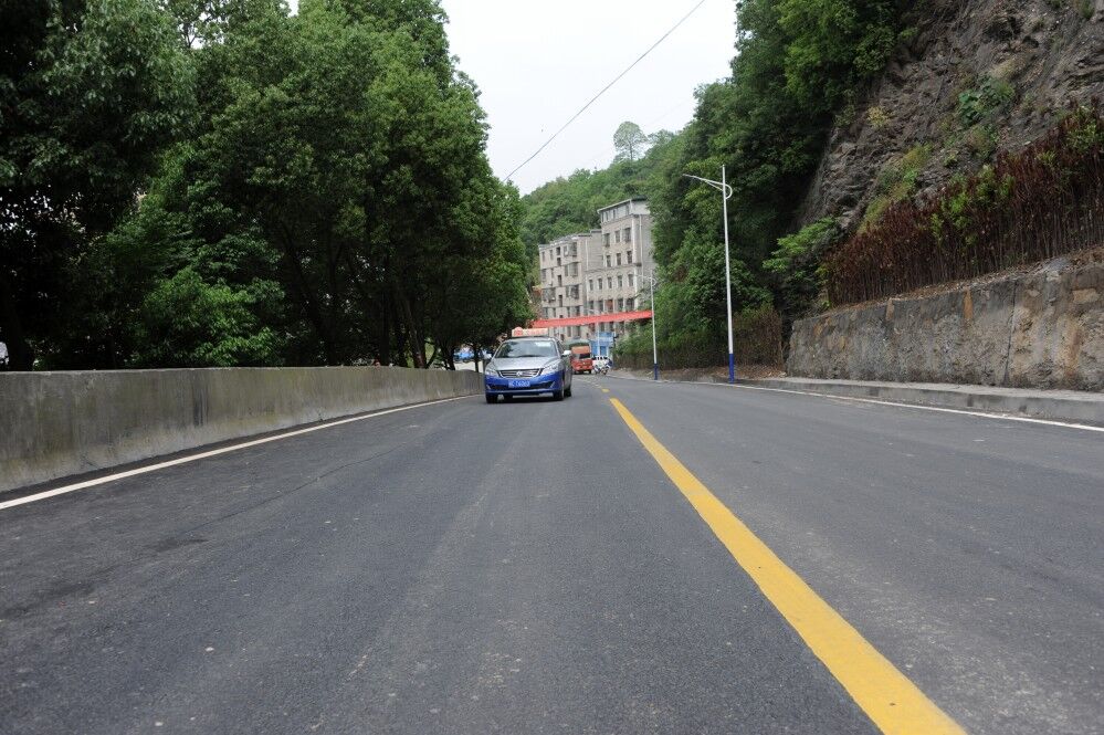 官渡镇：补齐交通扶贫短板鏖战正酣