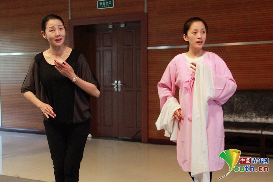 90后“非典型”青年余平：做一件事　唱一生戏