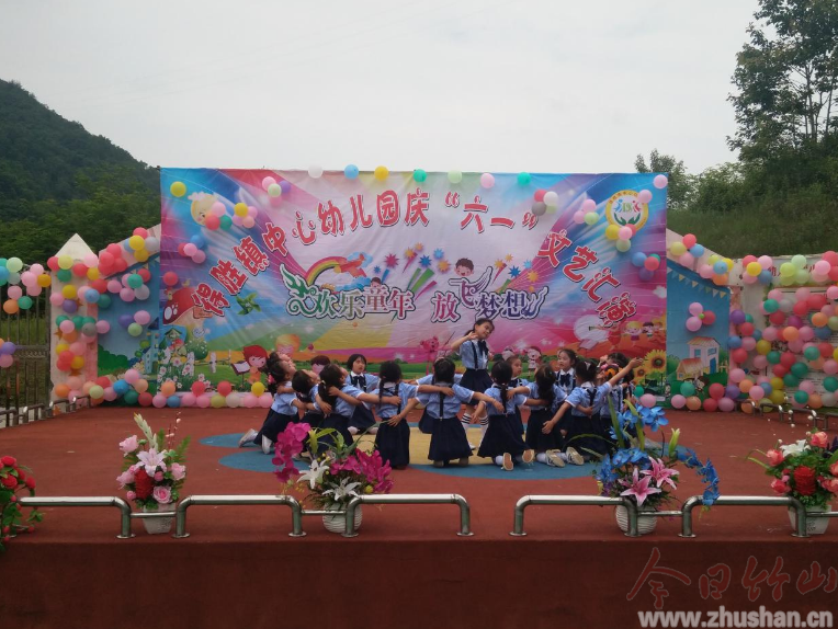 得胜镇中心幼儿园载歌载舞庆“六一”