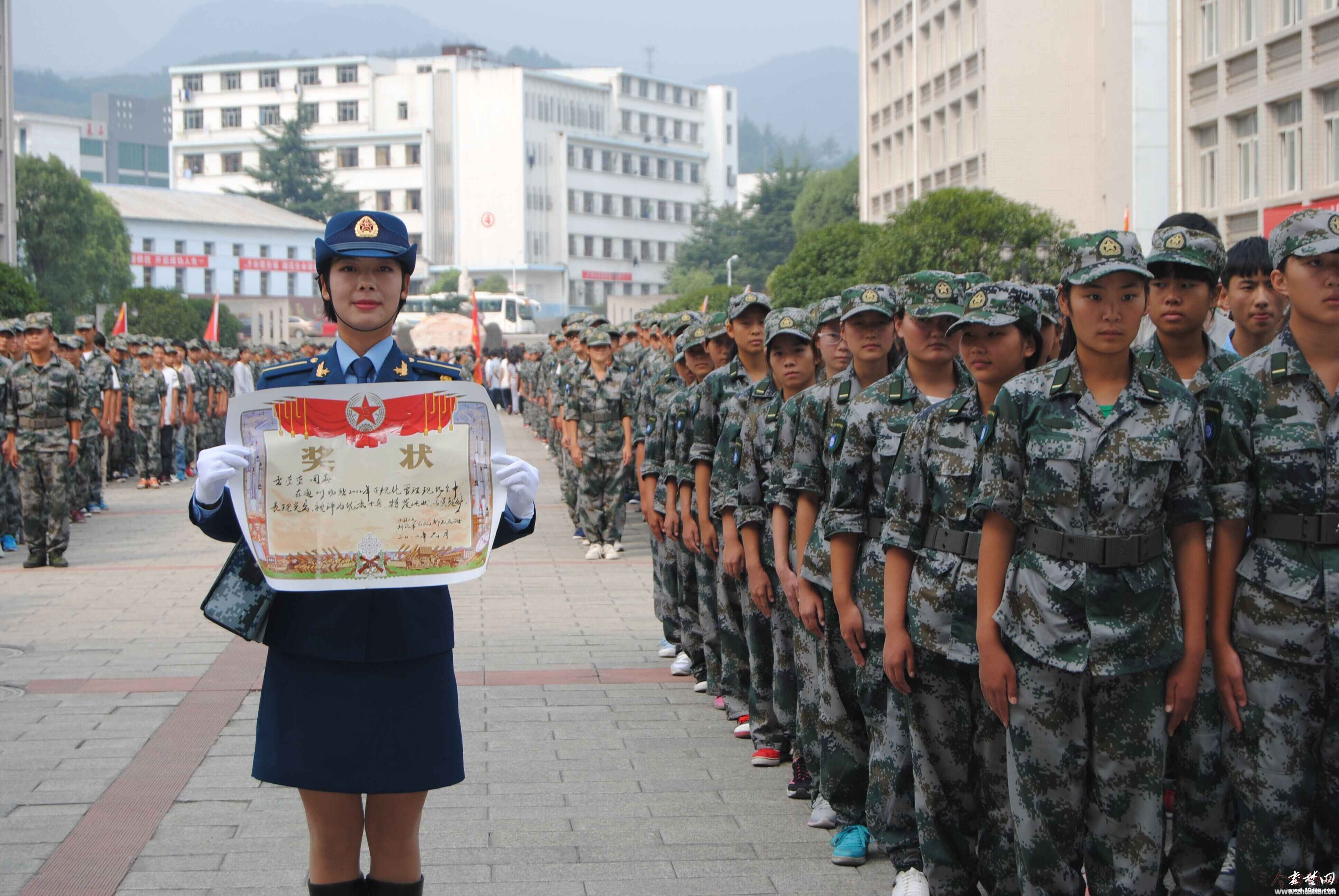 【秦楚网】抗战胜利70周年阅兵式上亮相 竹山姑娘载誉归来