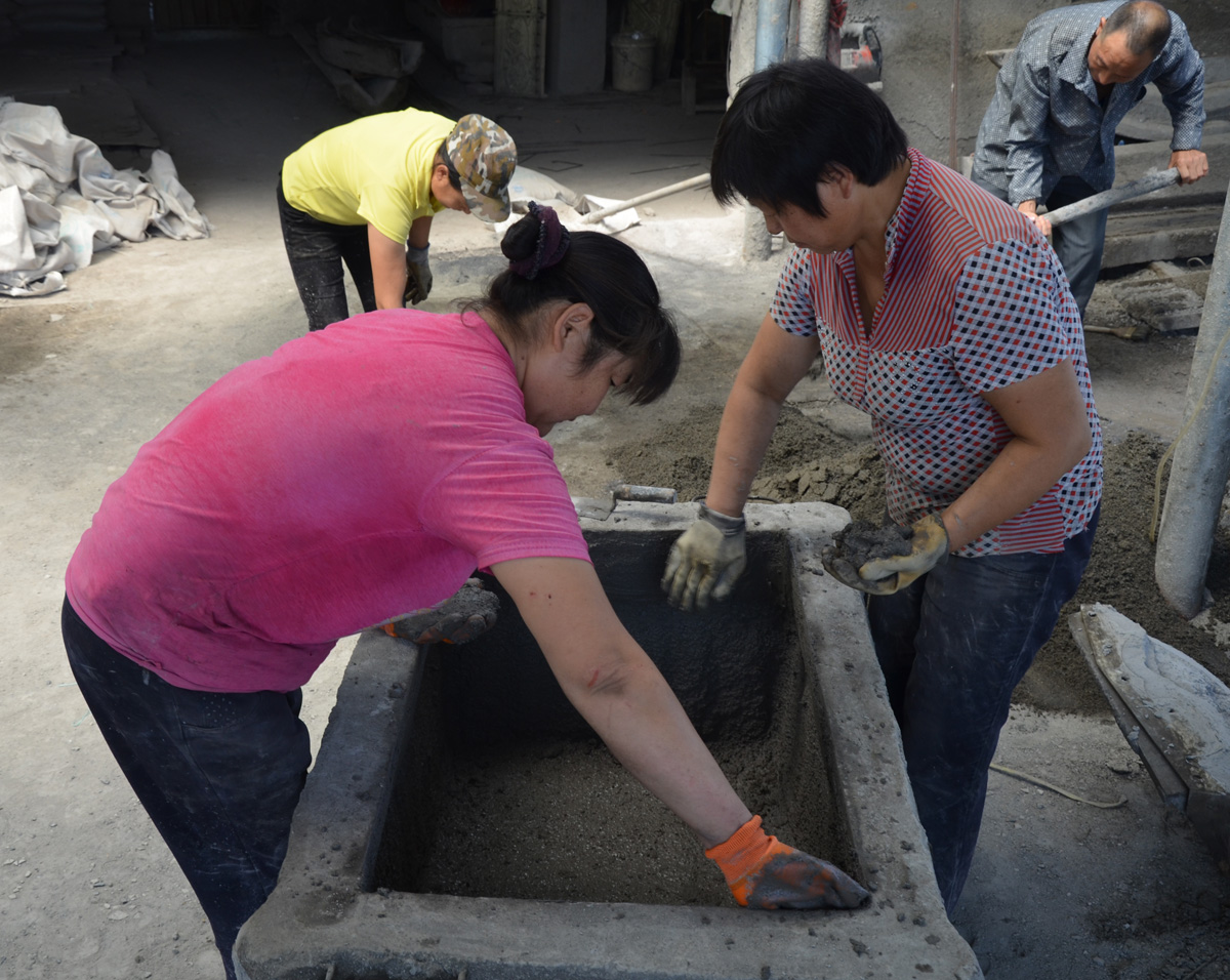 “扶贫车间”助贫困户脱贫