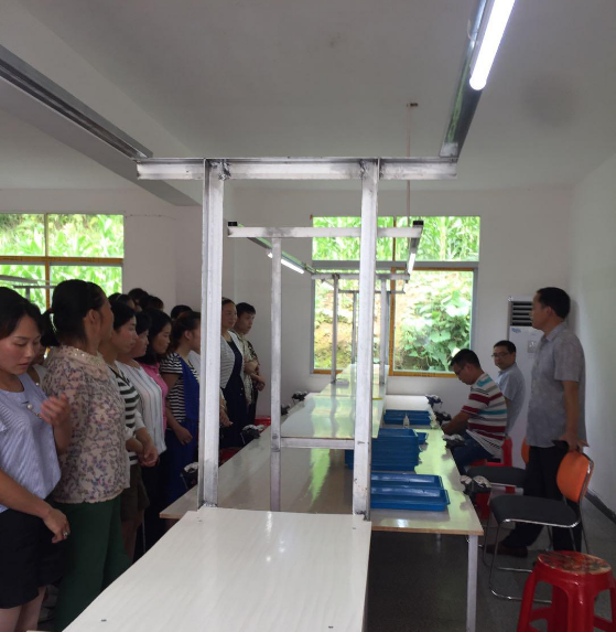 得胜镇：“扶贫车间”建村口 稳定就业促增收