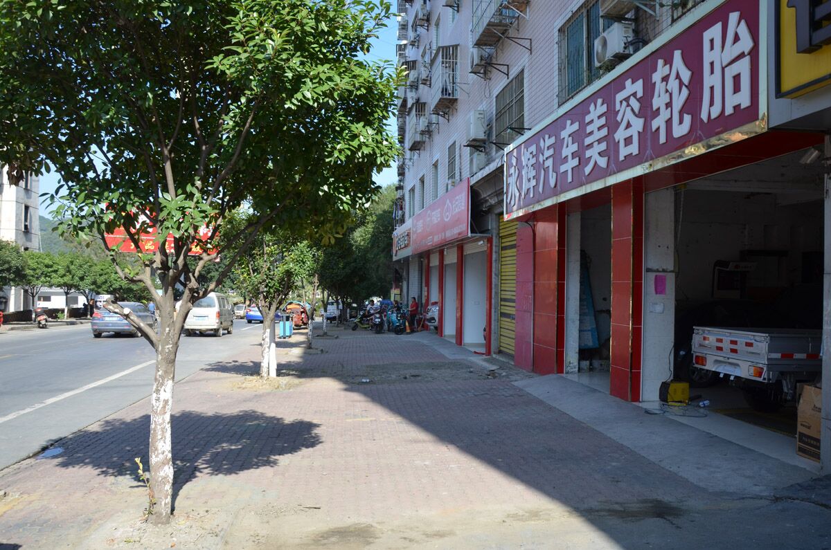 十堰露天喷漆制作广告最高罚20万 大型户外广告设置不超3年