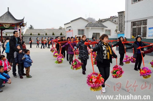 宝丰镇：百余民间艺人献艺春节文化节目(图文)