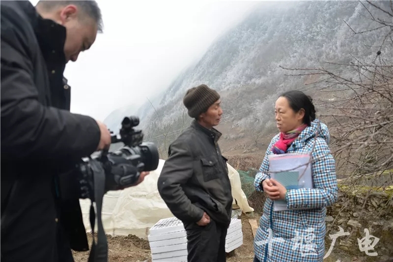 央视《新春走基层》聚焦竹山精准扶贫