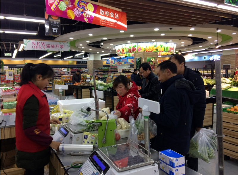 大年三十 超市生意火爆