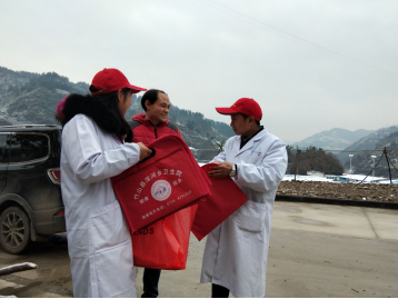 竹坪乡踏冰走访暖民心