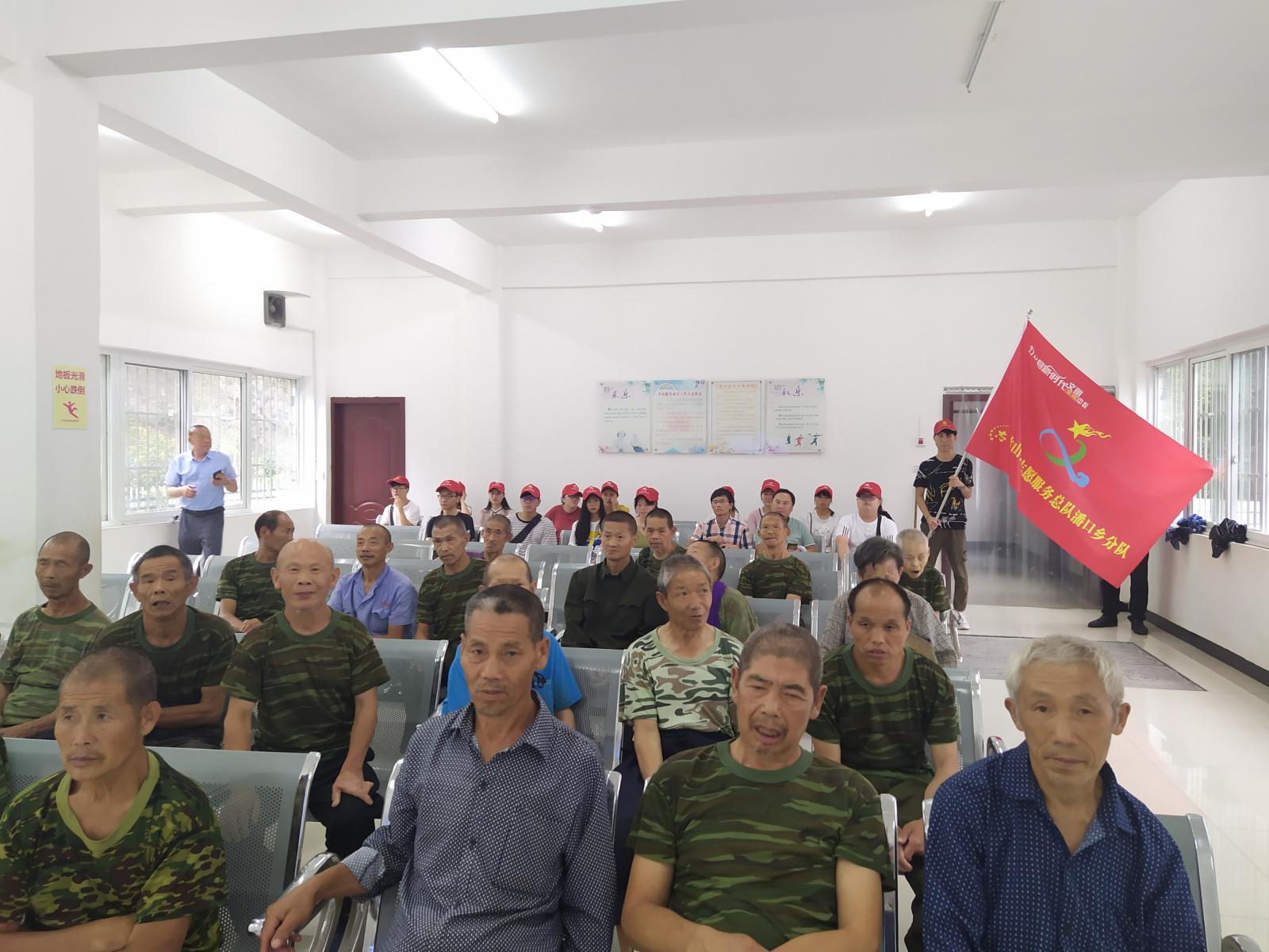 潘口乡：关爱五保老人，志愿者在行动