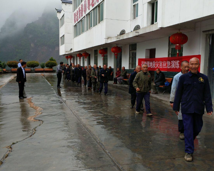 得胜镇组织五保老人开展地质灾害应急演练